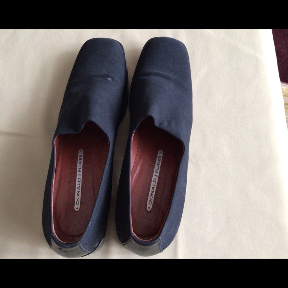 Donald Pliner Black pumps